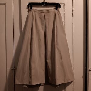 Max Mara Studio skirt. Size 2. Light grey color.
